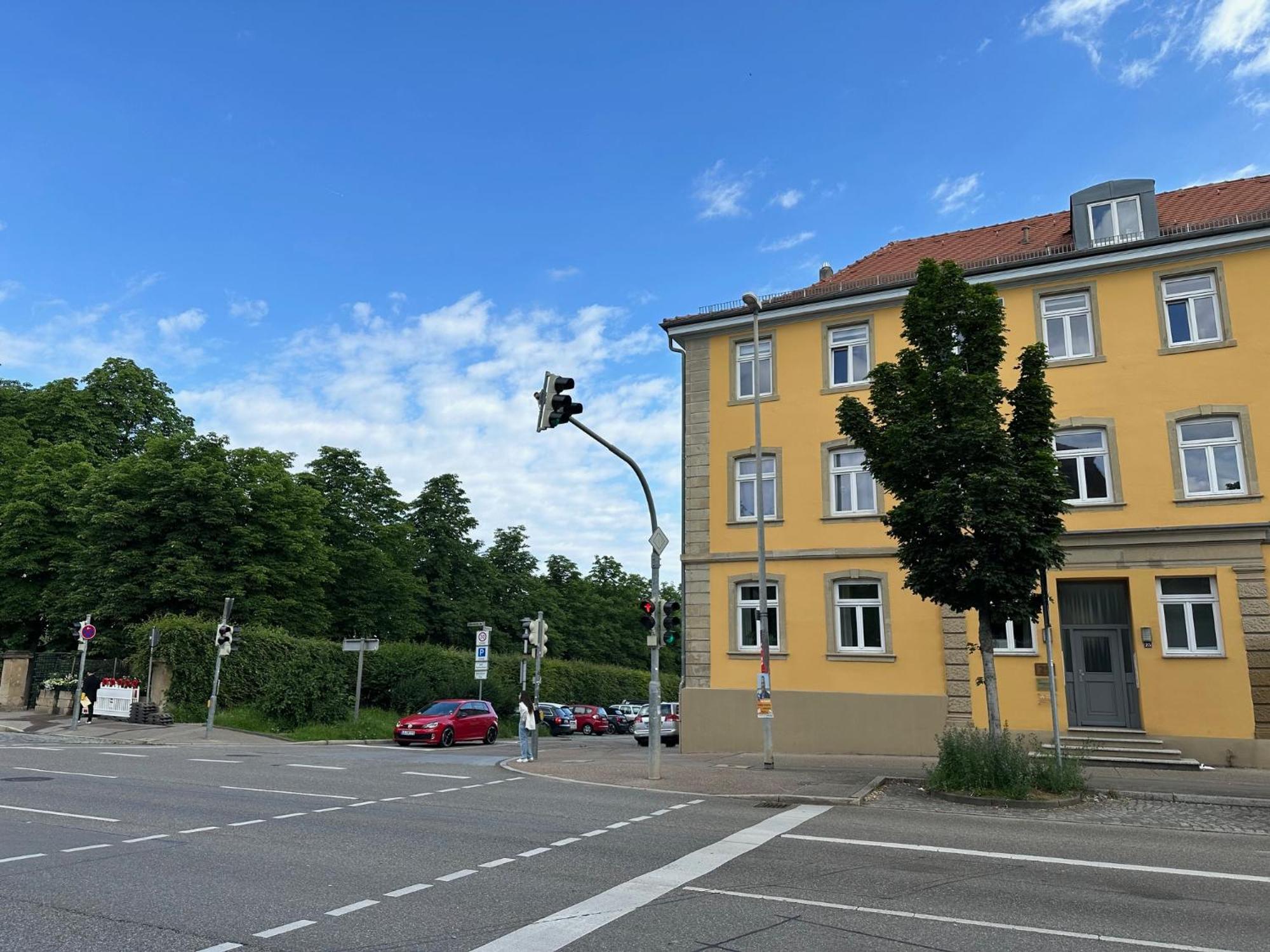 Bella Casa - Business&Family - 2 Zimmer Direkt Neben Schloss, Parkplatz, Smarttv, Netflix, Waschmaschine, 24H Checkin, 71Qm, Kingsizebett, Hotelbettwaesche Ludwigsburg Esterno foto