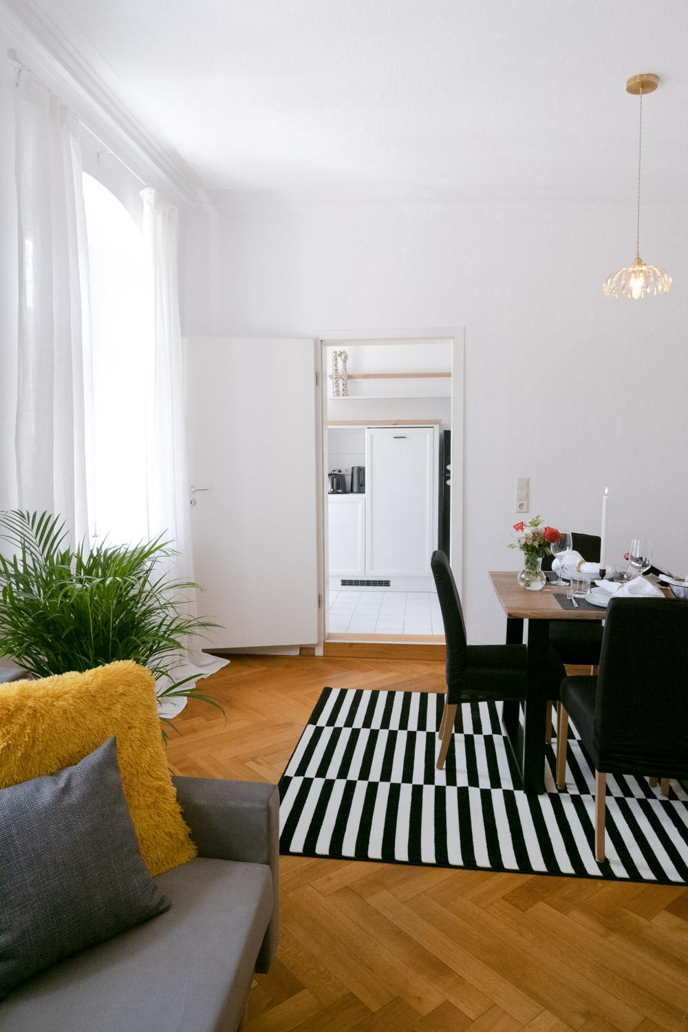 Bella Casa - Business&Family - 2 Zimmer Direkt Neben Schloss, Parkplatz, Smarttv, Netflix, Waschmaschine, 24H Checkin, 71Qm, Kingsizebett, Hotelbettwaesche Ludwigsburg Esterno foto