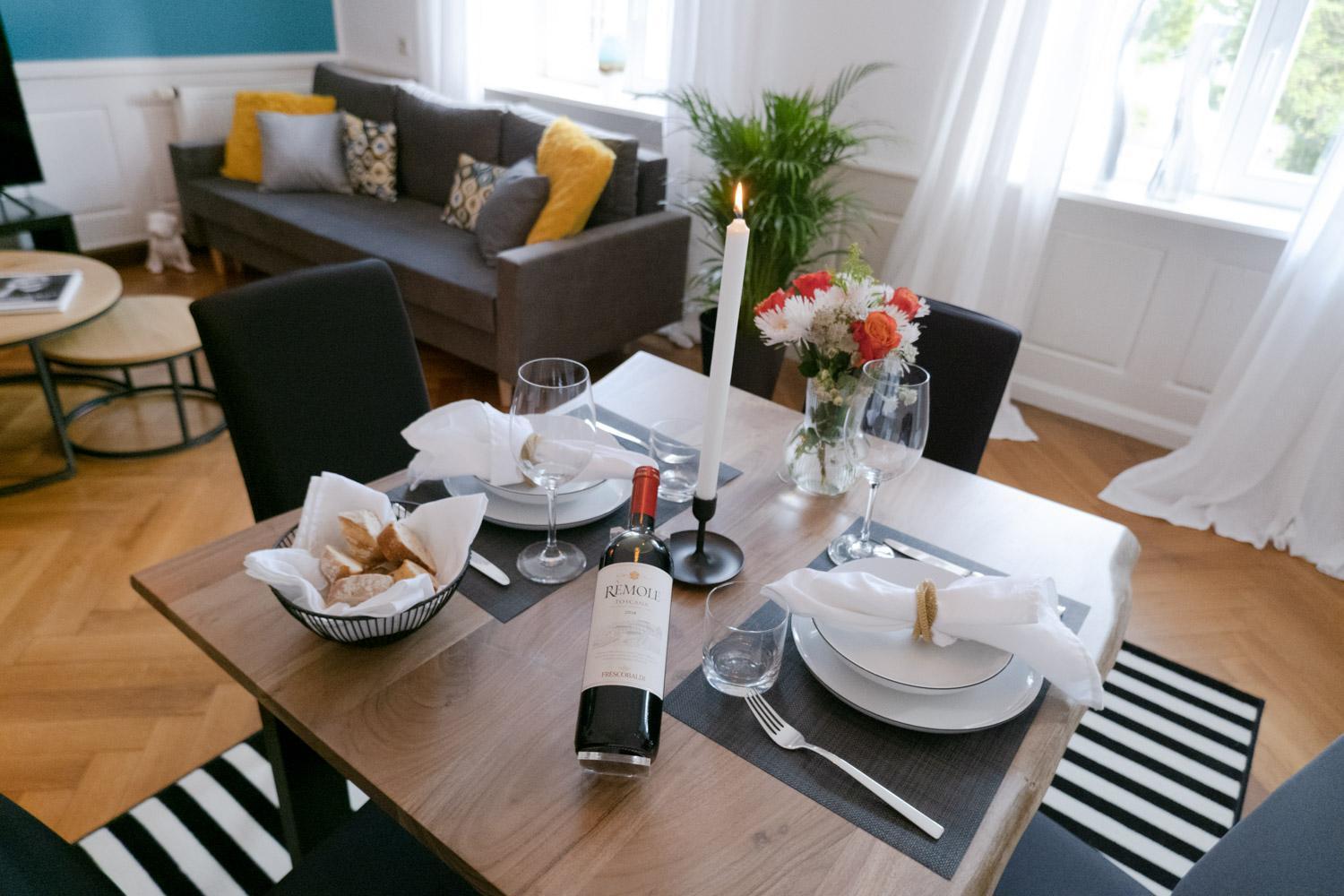 Bella Casa - Business&Family - 2 Zimmer Direkt Neben Schloss, Parkplatz, Smarttv, Netflix, Waschmaschine, 24H Checkin, 71Qm, Kingsizebett, Hotelbettwaesche Ludwigsburg Esterno foto